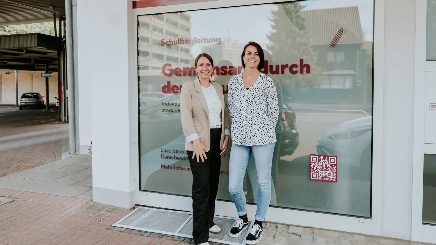 Alexandra Rouette mit Anne Rüben, die beim SkF Alsdorf als Schulbegleitung arbeitet